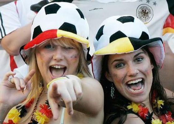 صور فرحة جميلات ألمانيا تهزم دموع فاتنات البرازيل في كاس العالم صورة رقم 2