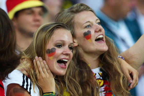 صور فرحة جميلات ألمانيا تهزم دموع فاتنات البرازيل في كاس العالم صورة رقم 3