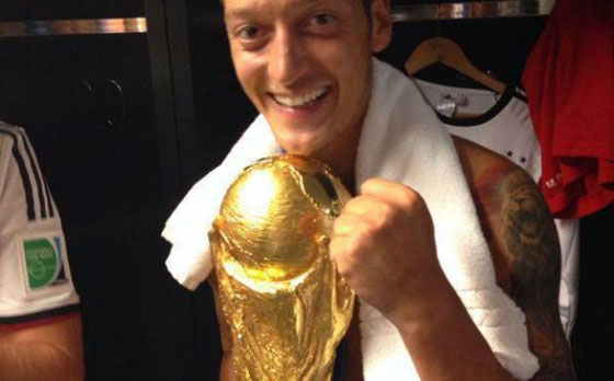 نجم ارسنال.. مسعود اوزيل يتبرع بمكافأته في المونديل لاطفال غزة صورة رقم 2