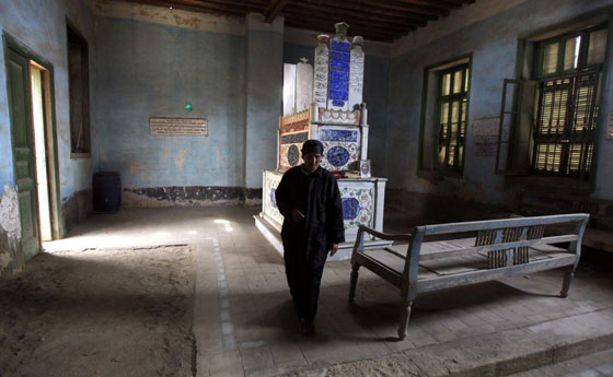 بالصور.. اكثر من مليوني مصري يعيشون بالمقابر معظمهم بالقاهرة صورة رقم 6