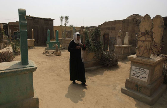 بالصور.. اكثر من مليوني مصري يعيشون بالمقابر معظمهم بالقاهرة صورة رقم 7
