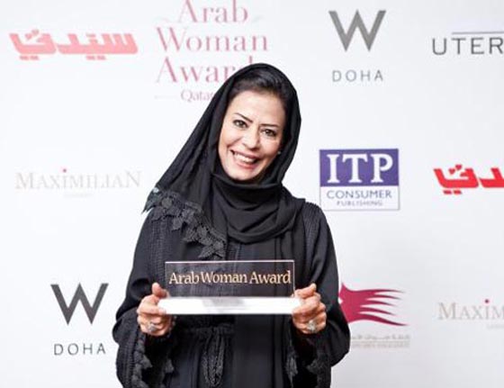 حرب فيسبوكية ضارية.. كاتبة قطرية لأفيخاي ادرعي: يقصف عمرك صورة رقم 4