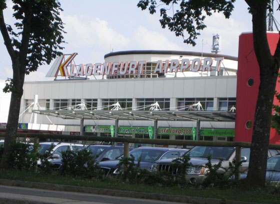 هرب من مصحة نفسية وطار بطائرة شراعية بارتفاع منخفض وخطر صورة رقم 3