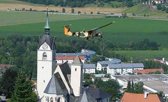 هرب من مصحة نفسية وطار بطائرة شراعية بارتفاع منخفض وخطر صورة رقم 1