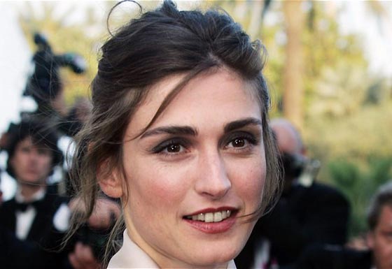 عشيقة هولاند.. الممثلة غايية لن تكون السيدة الاولى في الاليزيه صورة رقم 6