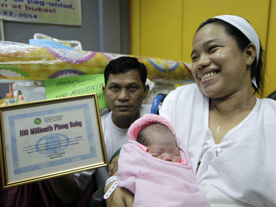 طفلة تكمل المائة مليون في الفلبين!! صورة رقم 1