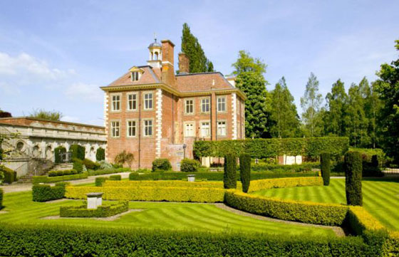 بلير في مرمى النار.. اسرائيل تحرق غزة وهو يقيم حفلا باذخا لزوجته!! صورة رقم 6