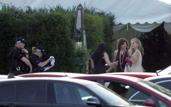 بلير في مرمى النار.. اسرائيل تحرق غزة وهو يقيم حفلا باذخا لزوجته!! صورة رقم 7