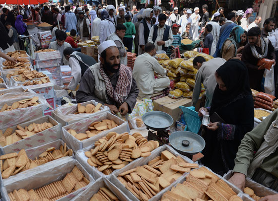 صور المسلمين في العالم يستقبلون عيد الفطر بصلاة العيد صورة رقم 24