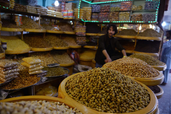 صور المسلمين في العالم يستقبلون عيد الفطر بصلاة العيد صورة رقم 28