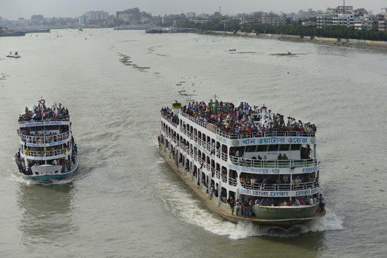 صور المسلمين في العالم يستقبلون عيد الفطر بصلاة العيد صورة رقم 27