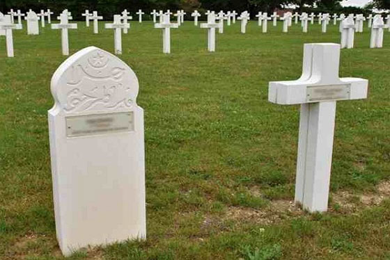 تفاصيل قصة دفن مسلم باكستاني في مقبرة مسيحية اميركية صورة رقم 1