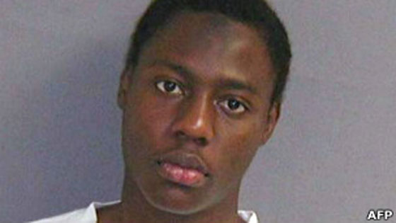 نجاة طائرة من التفجير بسبب ارتداء الانتحاري لملابس داخلية مدة طويلة صورة رقم 1