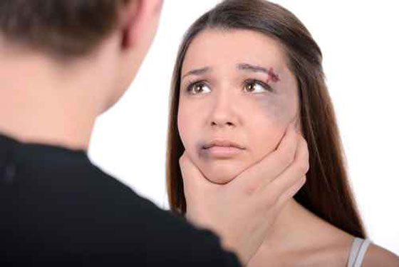 محاكم ابو ظبي: ازواج يقدمون بلاغات كيدية واتهامات كاذبة لكسب القضية ضد الزوجة صورة رقم 1