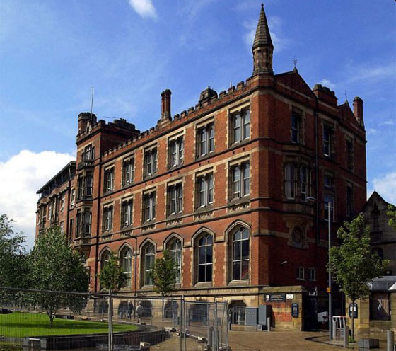 ضابط بريطاني يعترف بعد 50 سنة تعرضه لاعتداء فاحش في المدرسة  صورة رقم 3