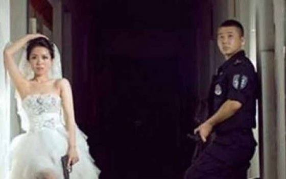  بسبب ضيق الوقت.. شرطي صيني يحتفل بزفافه في معسكر تدريب صورة رقم 1