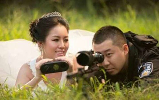  بسبب ضيق الوقت.. شرطي صيني يحتفل بزفافه في معسكر تدريب صورة رقم 4