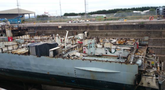 مفاجأة مدهشة.. ظهور شبح يحمل فاسا على متن فرقاطة عسكرية مهجورة صورة رقم 8