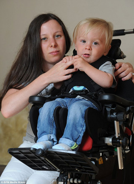 اين الرحمة؟ اهانة ام مع طفلها المشلول في حافلة: انتظري سيارة الحيوانات! صورة رقم 2