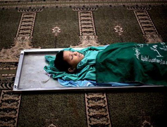 مؤثر.. الطفل الشهيد احمد القايض يقتل فؤاد امه مرتين صورة رقم 2