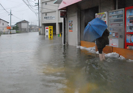 اعصار هالونج يضطر السلطات اليابانية لاخلاء مئات الآلالف من النسمات صورة رقم 1