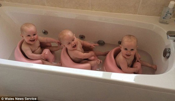 بالصور.. والدان يطليان اظافر توائمهما الثلاثة كل بلون للتمييز بينهم!! صورة رقم 8