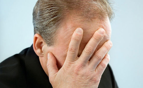 شاذ بريطاني يلقى حتفه بعد ان علق جهاز للمتعة النوعية في شرجه صورة رقم 1