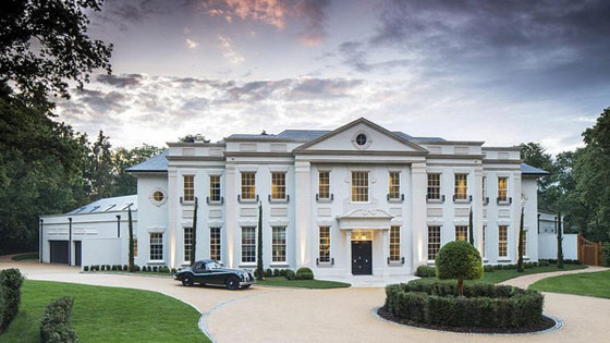 بالصور.. تحفة فنية نادرة تدخل الى عالم العقارات البريطانية صورة رقم 1