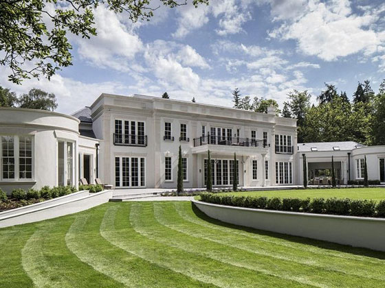 بالصور.. تحفة فنية نادرة تدخل الى عالم العقارات البريطانية صورة رقم 5