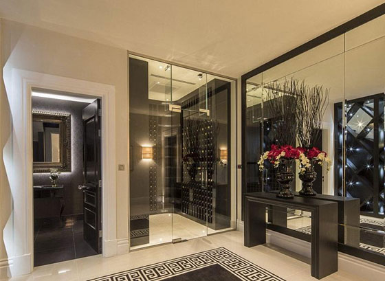 بالصور.. تحفة فنية نادرة تدخل الى عالم العقارات البريطانية صورة رقم 8