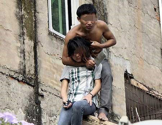 بالصور.. اعتقال صيني خطف حبيبته وهدد بقتلها ما لم تتزوجه صورة رقم 3