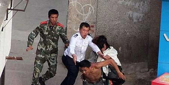 بالصور.. اعتقال صيني خطف حبيبته وهدد بقتلها ما لم تتزوجه صورة رقم 7