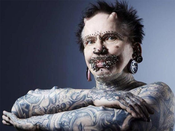  بالصور.. دبي تمنع ذو القرنين و453 ثقبا من دخول اراضيها صورة رقم 8