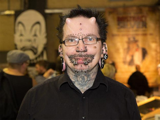  بالصور.. دبي تمنع ذو القرنين و453 ثقبا من دخول اراضيها صورة رقم 1