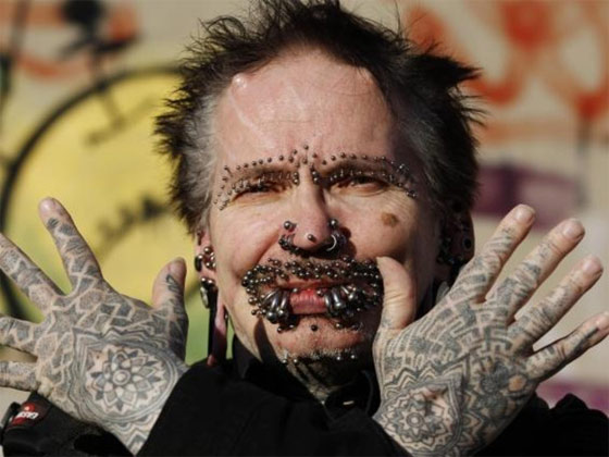  بالصور.. دبي تمنع ذو القرنين و453 ثقبا من دخول اراضيها صورة رقم 10