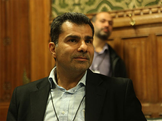 متضامنون مع غزة يدمرون متجرا يبيع منتجات اسرائيلية في بريطانيا  صورة رقم 2