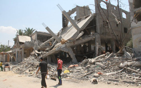 متزوج من 5 نساء واب لـ 40 ابنا و200 حفيد دمرت اسرائيل بيته في غزة صورة رقم 8