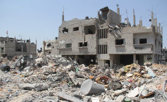 متزوج من 5 نساء واب لـ 40 ابنا و200 حفيد دمرت اسرائيل بيته في غزة صورة رقم 2