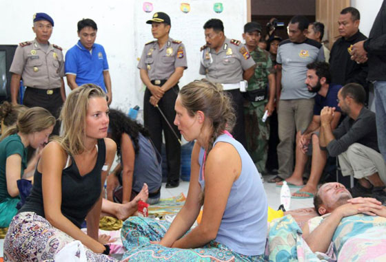 العثور على 13 سائحا كانوا في عداد المفقودين بعد غرق قارب صورة رقم 2