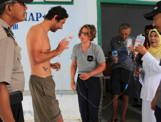 العثور على 13 سائحا كانوا في عداد المفقودين بعد غرق قارب صورة رقم 5