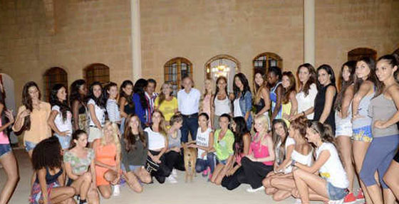 بالصور.. وليد جنبلاط اعتقد بان زيارة الحسناوات له مخطط داعشي! صورة رقم 9