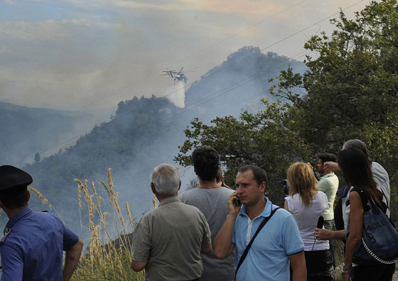 صور في الجو.. اصطدام مرعب بين طائرتين مقاتلتين  صورة رقم 8