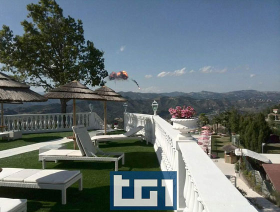 صور في الجو.. اصطدام مرعب بين طائرتين مقاتلتين  صورة رقم 1