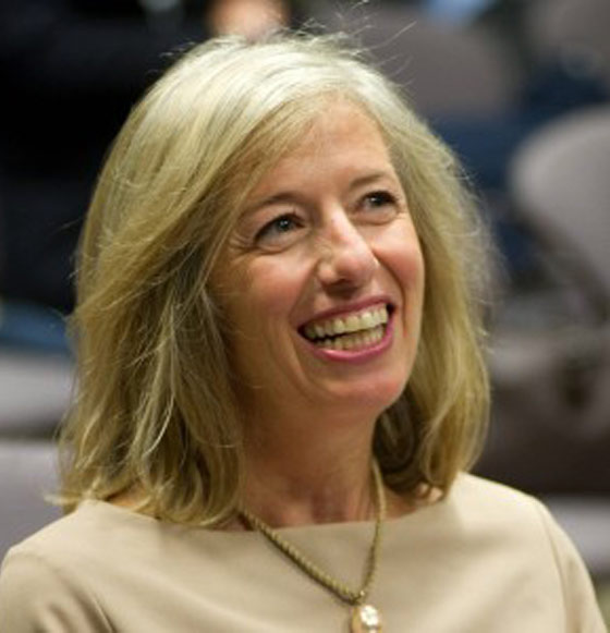 صورة لوزيرة التعليم الايطالية منزوعة تثير جدلا واسعا صورة رقم 3