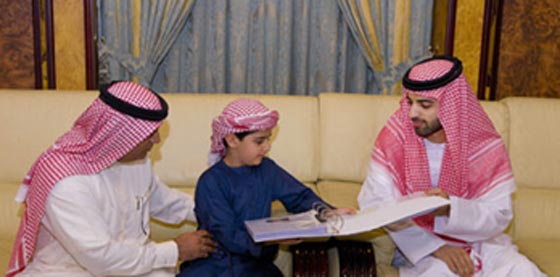 صور اديب البلوشي أصغر عالم عربي: رفض والداه اجهاضه فكافأهما الله بطفل نابغة صورة رقم 9