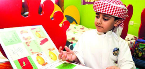 صور اديب البلوشي أصغر عالم عربي: رفض والداه اجهاضه فكافأهما الله بطفل نابغة صورة رقم 11