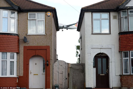 يوميا.. اكثر من 1280 طائرة تهز اكثر شوارع بريطانيا ضوضاء!! صورة رقم 6