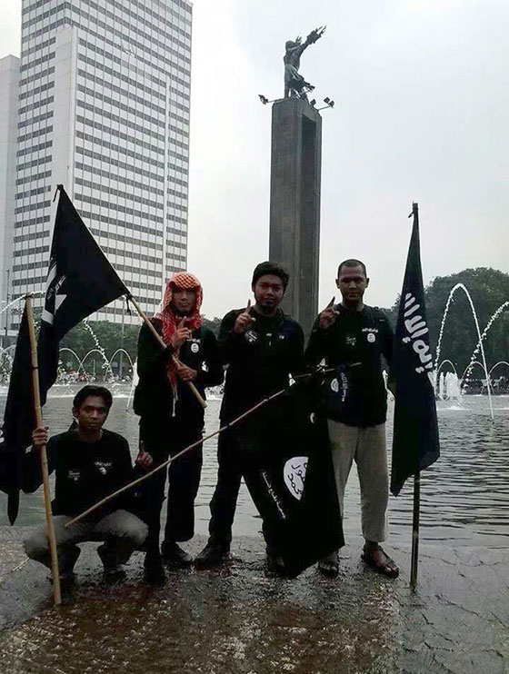 مجموعة ملابس داعش الجديدة تثير العالم.. هل هي واحدة من فظائعه؟ صورة رقم 4