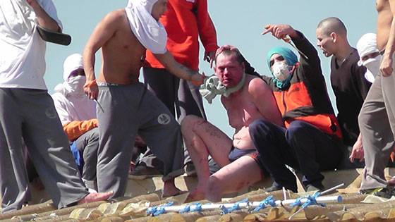 مقتل 4 سجناء ومراقبين في تمرد داخل سجن بالبرازيل صورة رقم 1