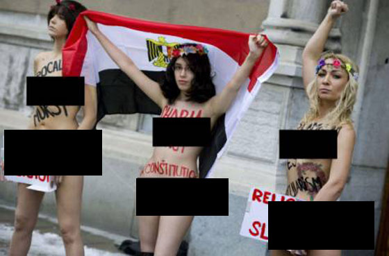 المصرية علياء المهدي تتعرى فوق علم داعش وتتلقى تهديدات بالذبح صورة رقم 4